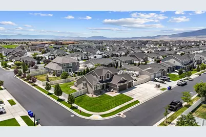 1576 E Lowe Peak Dr, Eagle Mountain, UT 84005 - Photo 45