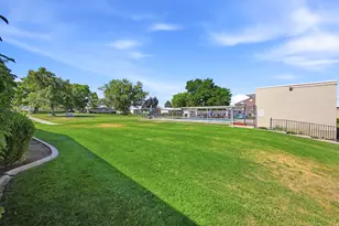 381 W 400 N, Bountiful, UT 84010 - Photo 23