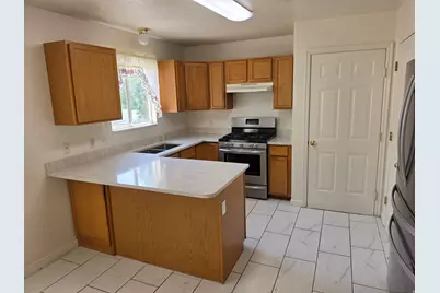 1421 W 50 S, Lehi, UT 84043 - Photo 5