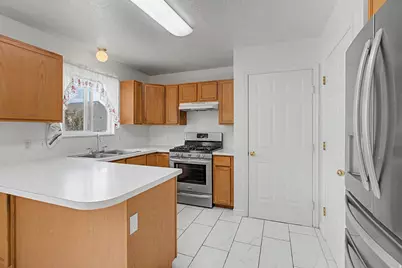 1421 W 50 S, Lehi, UT 84043 - Photo 5