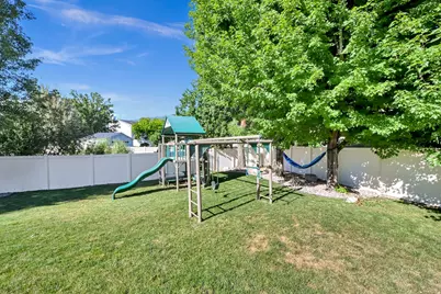 1786 N Country Cir, Centerville, UT 84014 - Photo 23