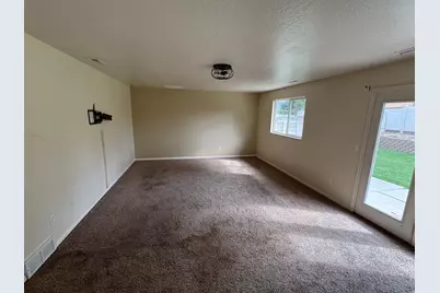 6070 S 2225 W, Roy, UT 84067 - Photo 15