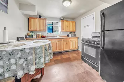 6828 W Copperhill Dr, West Valley, UT 84128 - Photo 23