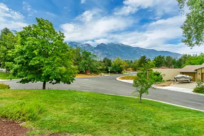 2855 E Pamela Dr, Cottonwood Heights, UT 84121 - Photo 9