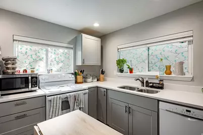 550 N 200 W, Salt Lake City, UT 84103 - Photo 25