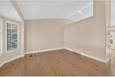 316 S 550 W, Layton, UT 84041 - Photo 5