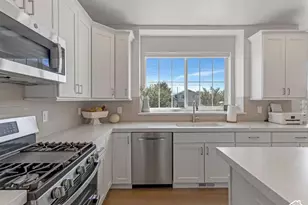 13611 S Conie Bell Dr, Herriman, UT 84096 - Photo 17