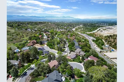 4049 E Prospector Dr S, Cottonwood Heights, UT 84121 - Photo 5