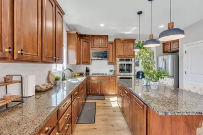 9048 N Clubhouse Ln, Eagle Mountain, UT 84005 - Photo 11