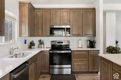 1898 W Pointe Meadow Loop, Lehi, UT 84048 - Photo 3