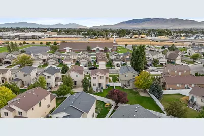 1898 W Pointe Meadow Loop, Lehi, UT 84048 - Photo 3