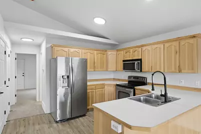 1424 N Spring Mountain Dr, Springville, UT 84663 - Photo 7