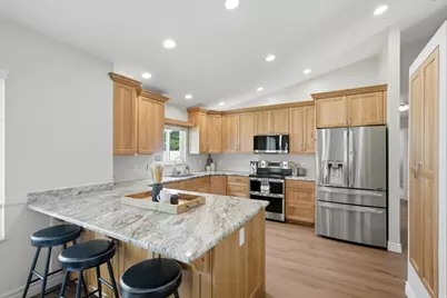38 W Clay Park Dr, Murray, UT 84107 - Photo 7