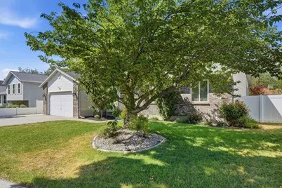 38 W Clay Park Dr, Murray, UT 84107 - Photo 3