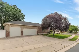 732 W 2300 S, Syracuse, UT 84075 - Photo 5