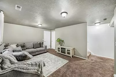 8277 S 560 E, Sandy, UT 84070 - Photo 23
