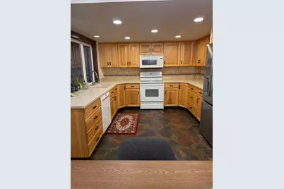 4867 S 1690 E, Holladay, UT 84117 - Photo 3