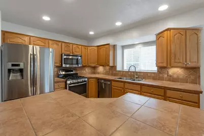 11079 S Ohenry Rd E, Sandy, UT 84070 - Photo 9