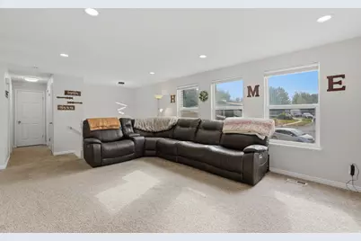 914 W 2600 N, Clinton, UT 84015 - Photo 5