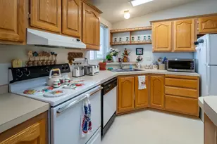 762 W Monte Hermosa, Taylorsville, UT 84123 - Photo 3