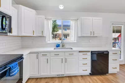 4613 E Bridleway Rd, Eagle Mountain, UT 84005 - Photo 7
