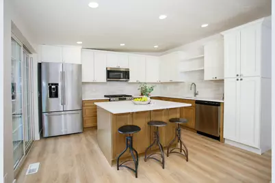 2085 E Castle Hill Ave, Cottonwood Heights, UT 84121 - Photo 7