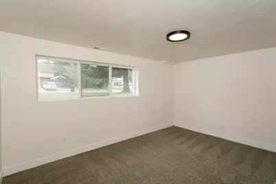 2085 E Castle Hill Ave, Cottonwood Heights, UT 84121 - Photo 13