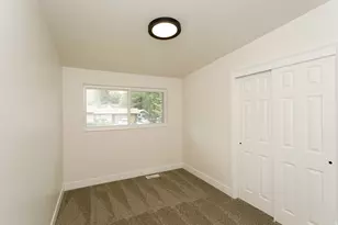 2085 E Castle Hill Ave, Cottonwood Heights, UT 84121 - Photo 11