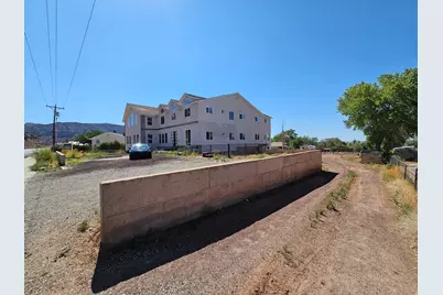 445 W Utah Ave, Hildale, UT 84784 - Photo 3