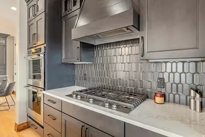 1054 E 200 S, Salt Lake City, UT 84102 - Photo 13
