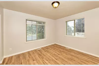 1013 W 250 N, Clearfield, UT 84015 - Photo 9