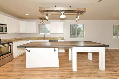 1013 W 250 N, Clearfield, UT 84015 - Photo 5