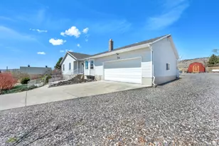 154 W Main St, Bicknell, UT 84715 - Photo 5