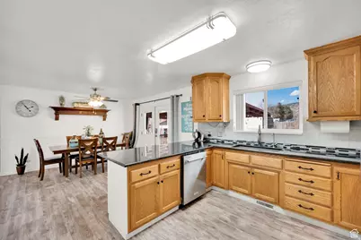154 W Main St, Bicknell, UT 84715 - Photo 11