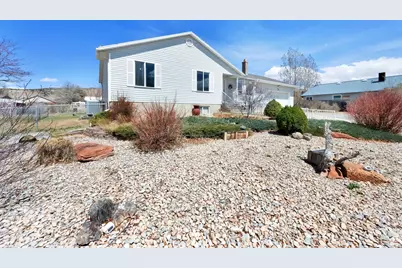 154 W Main St, Bicknell, UT 84715 - Photo 3
