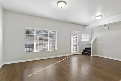 87 N Rio Grand Ave, Farmington, UT 84025 - Photo 9
