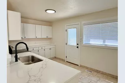 4594 W 5295 S, Kearns, UT 84118 - Photo 5