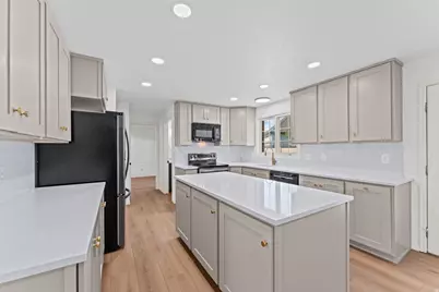 8441 S Rua Branco Dr, Sandy, UT 84093 - Photo 11