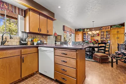 703 Emerald Dr, Bountiful, UT 84010 - Photo 9