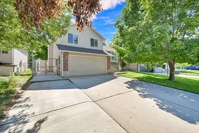 139 N 400 W, Clearfield, UT 84015 - Photo 3
