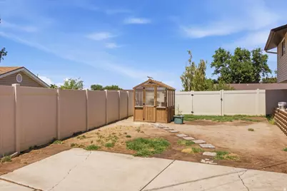 4407 S Vista Dr E, South Ogden, UT 84403 - Photo 29