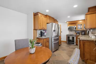 4407 S Vista Dr E, South Ogden, UT 84403 - Photo 9