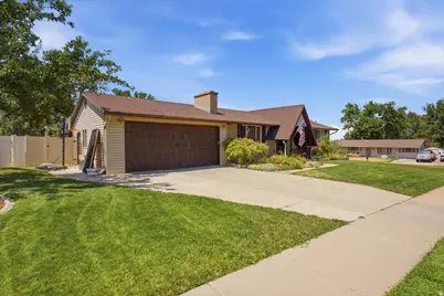 4407 S Vista Dr E, South Ogden, UT 84403 - Photo 3