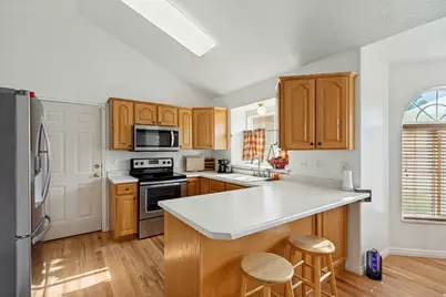 1643 Lewis and Clark Dr, Centerville, UT 84014 - Photo 11
