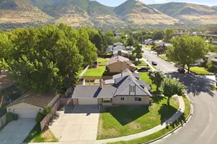 642 W Applewood Dr N, Centerville, UT 84014 - Photo 29