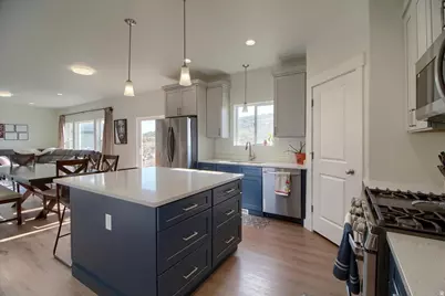 7958 N Bristlecone Rd W, Eagle Mountain, UT 84005 - Photo 13
