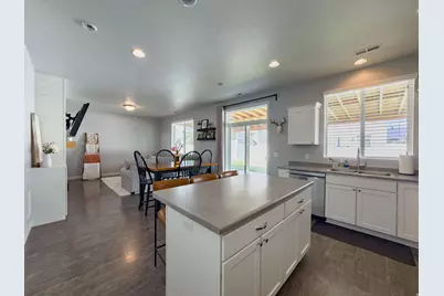 3565 S Water Lilly Ln, Syracuse, UT 84075 - Photo 9