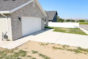 120 E 500 N, Hyde Park, UT 84318 - Photo 9