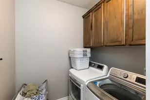 1685 W Prairie Hill Dr, Bluffdale, UT 84065 - Photo 9