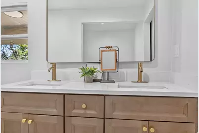 1775 E Rosecrest Dr, Salt Lake City, UT 84108 - Photo 11